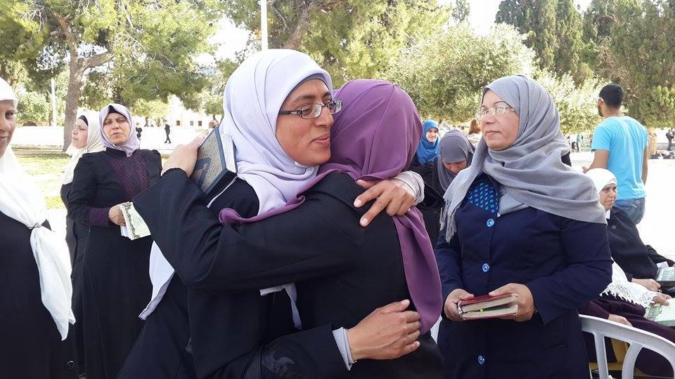 الاحتلال يفرج عن المعلمة في المسجد الأقصى خديجة خويص بشروط